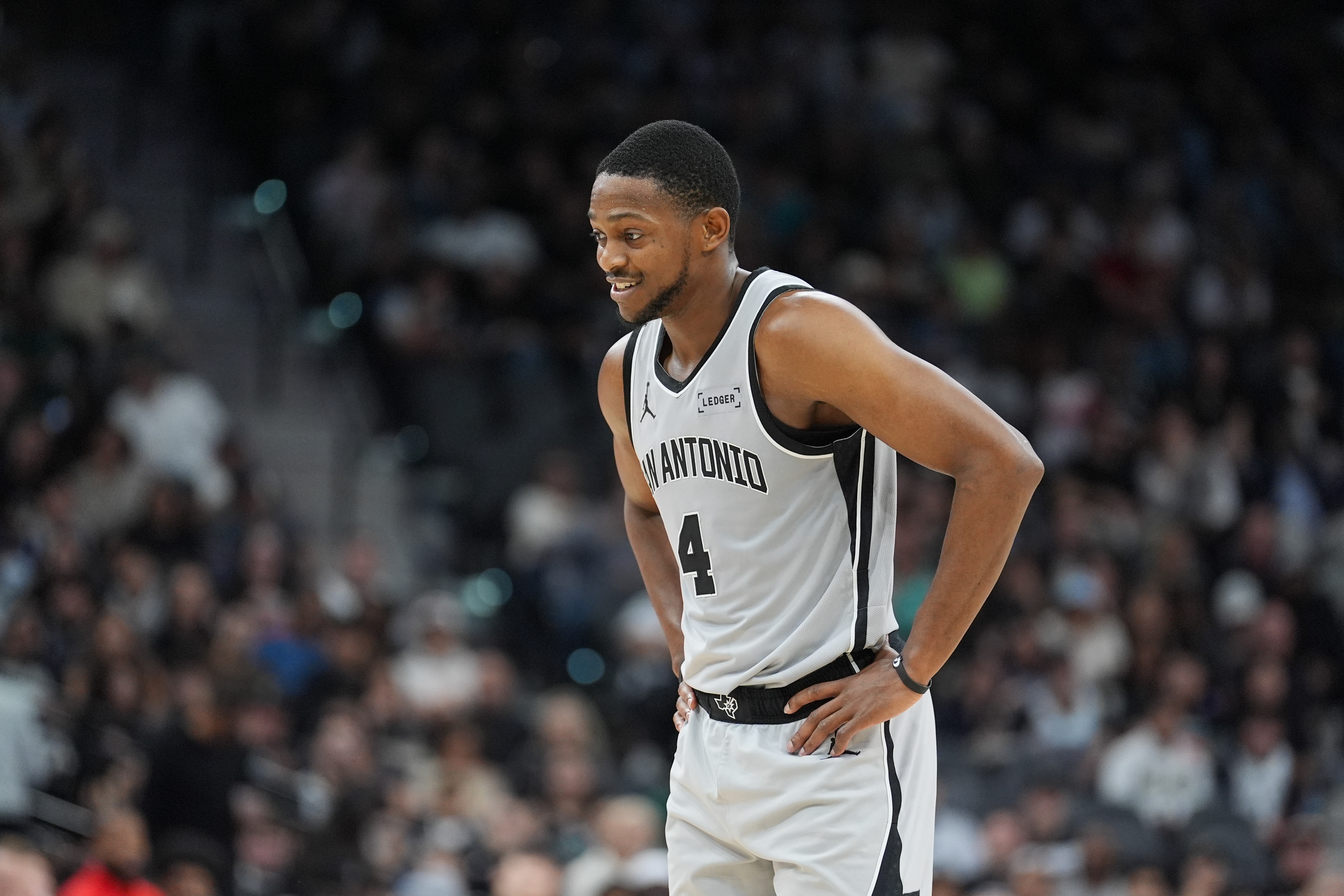 足球比分直播-今天不太行！福克斯9投5中&amp;罚球2中2得14分5板5助1断 正负值-12