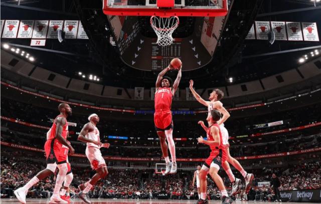 足球直播-【现场】申京带队豪取5连胜 火箭刮起青春风暴